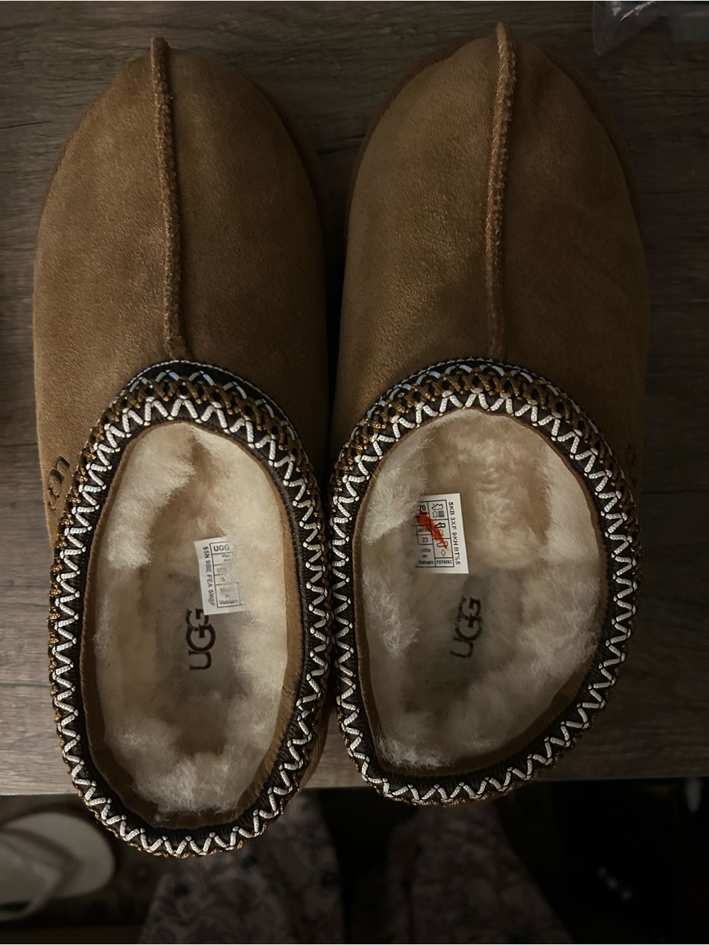UGG Womans Tazman Slippers in Chestnut